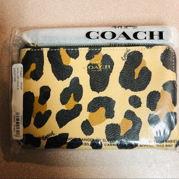 ❤️SOLD❤️Authentic Coach wristlet animal print - Picture 5 of 7